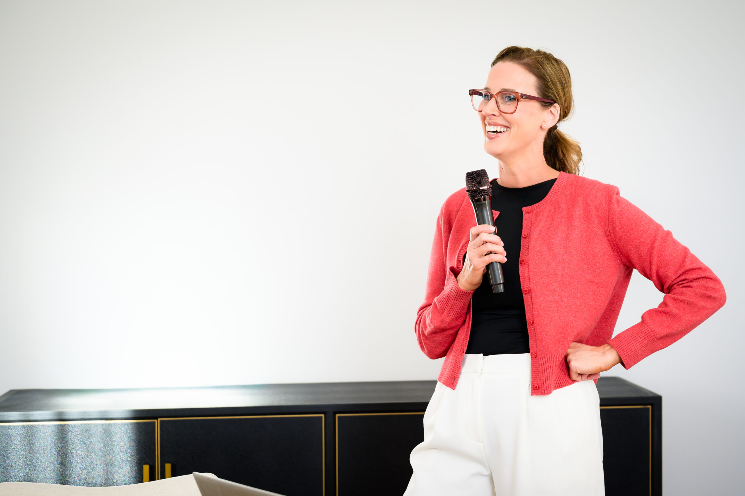 Martine Massih speaking to an audience
